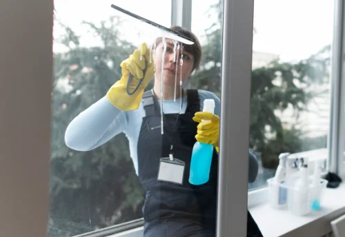 Nettoyage de vitres intérieures et extérieures à Chaucenne